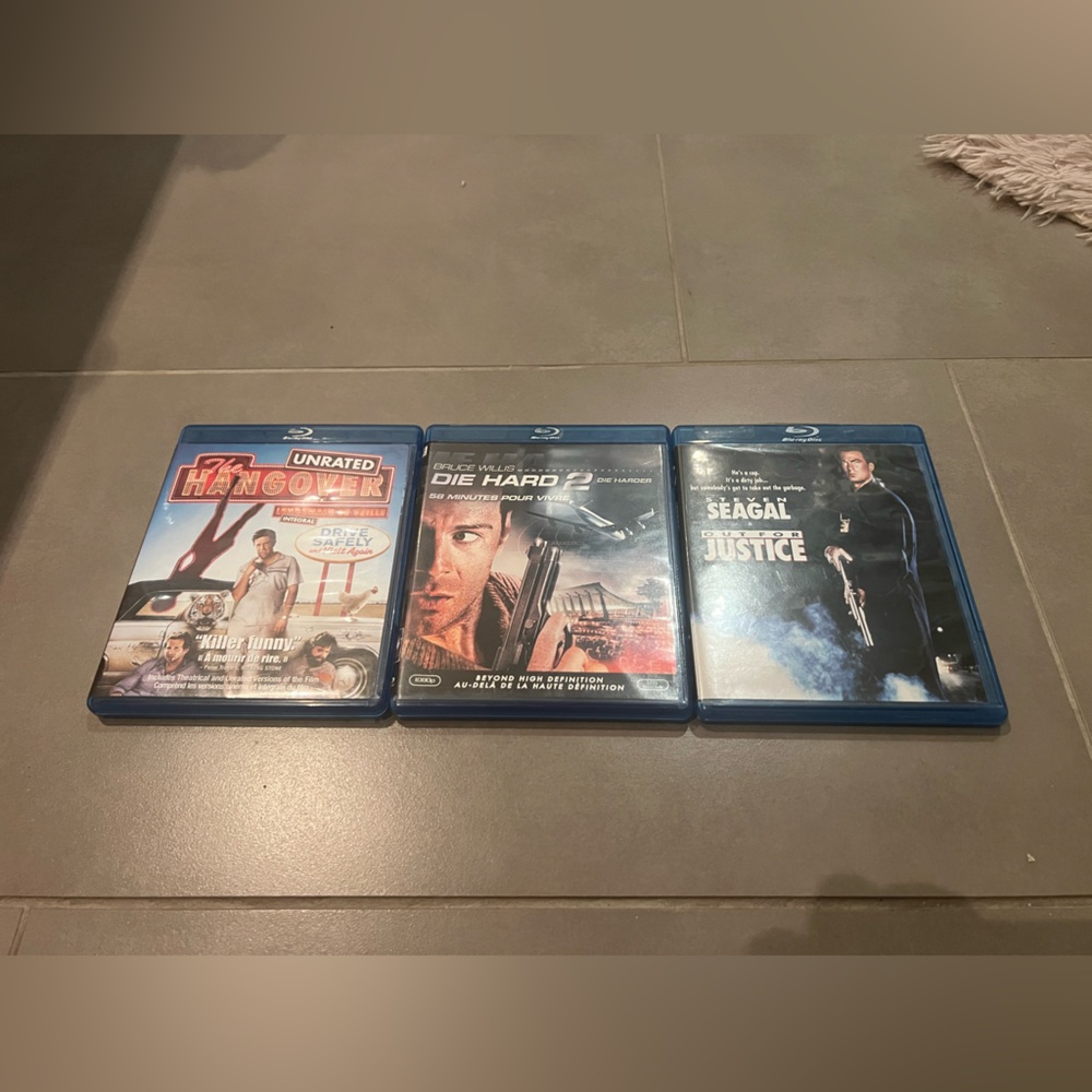 LOT OF 3 blu-ray DISCS.